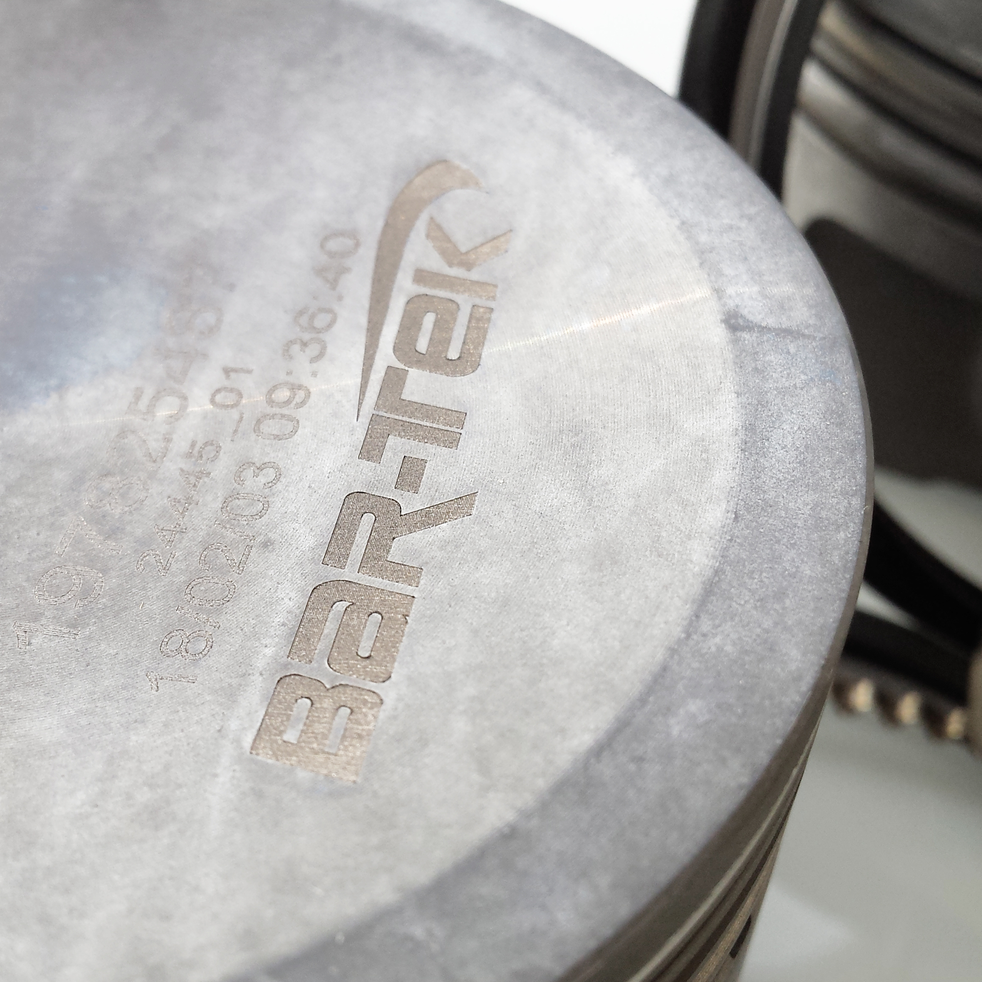 2.5L TFSI Audi RS3 & TTRS forgé à piston et bielle en acier Race V2 MAHLE & BAR-TEK